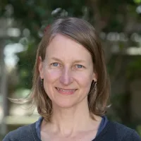 Headshot of Kristen Harknett