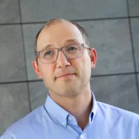 Headshot of Daniel Schneider
